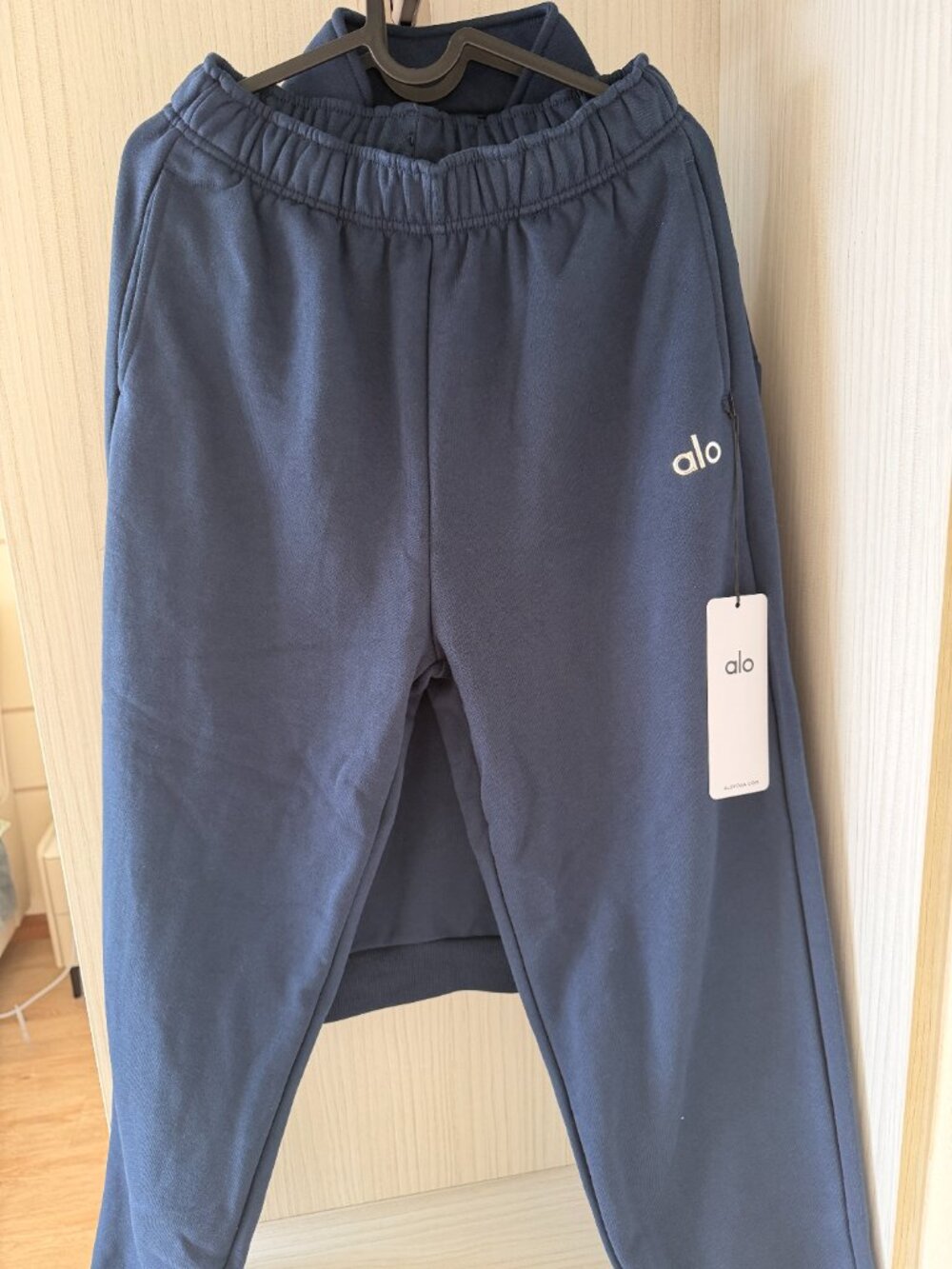 NWT Alo Yoga Navy Accolade 1/4 Zip & Straight Leg Sweatpant Set M πβ¨ - Picture 6 of 7
